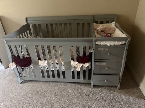 Baby crib with - crib, changer