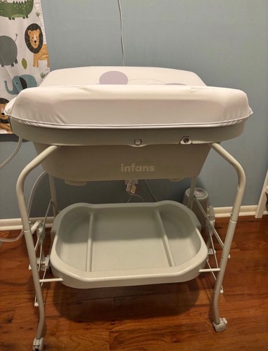Baby changing table - in,